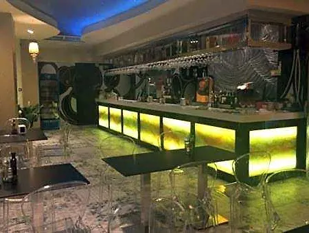 מלון Costa Sol 2*